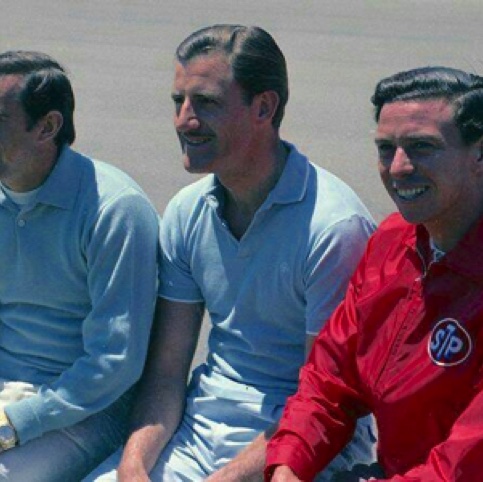 Jackie Stewart, Graham Hill 
et Jimmy en discussion
© Motorsport images Jackie Stewart, Graham Hill 
et Jimmy en discussion
© Motorsport images